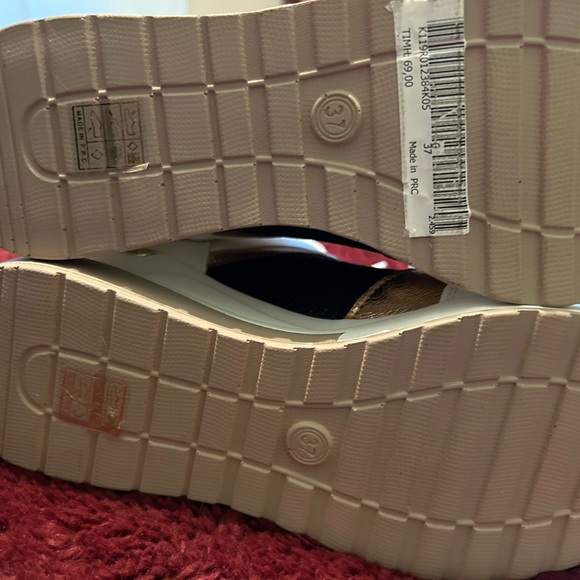 Renato Garini slight platform dress sneaker.gold/White size 7,  worn once. - Picture 5 of 5